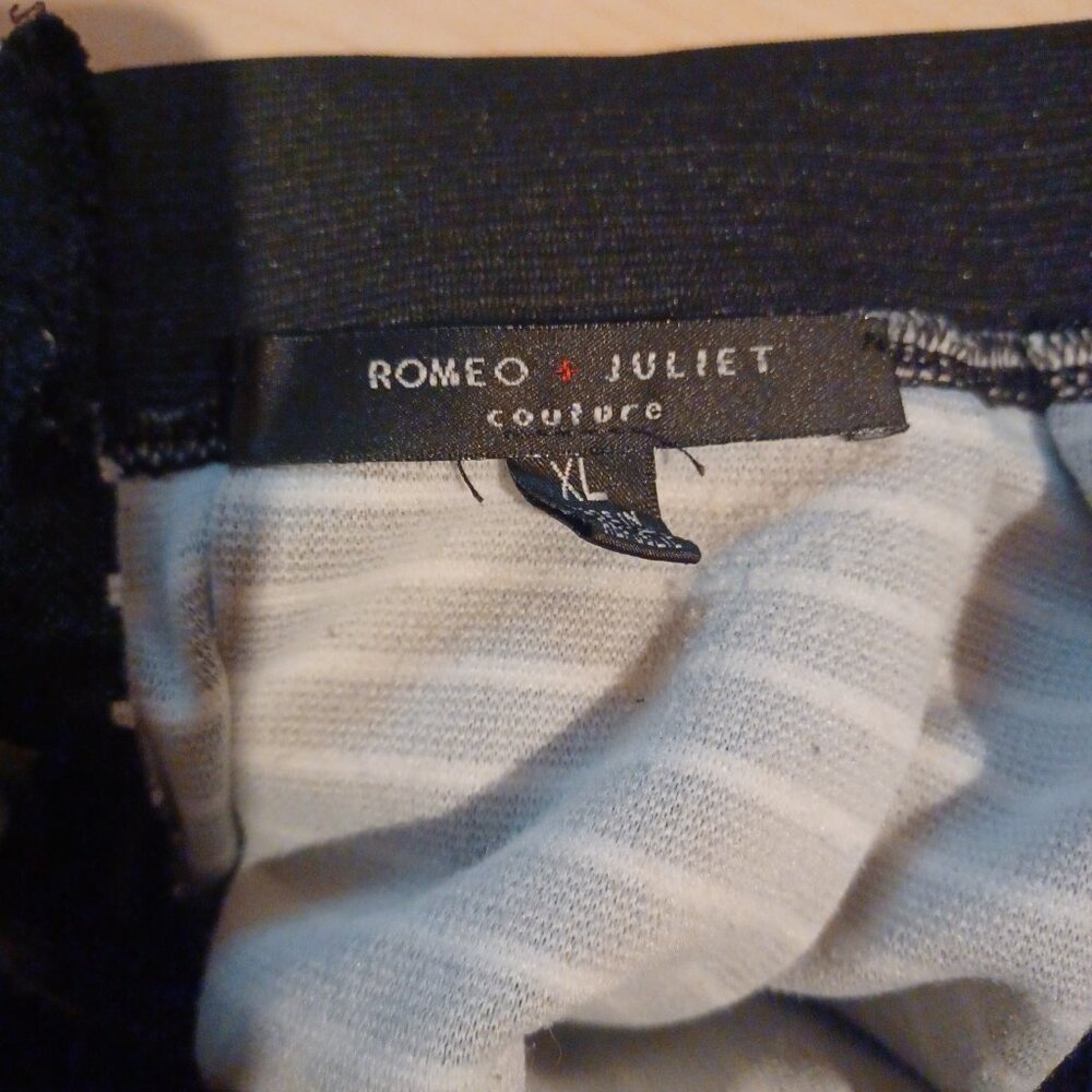 Romeo & Juliet Couture Black & White Striped Skirt EUC - Picture 3 of 3